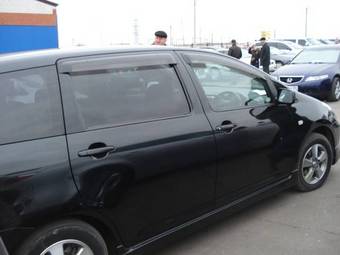 2003 Toyota Wish Wallpapers
