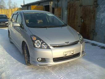 2003 Toyota Wish Images