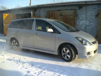 2003 Toyota Wish Pictures