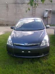 2003 Toyota Wish Photos