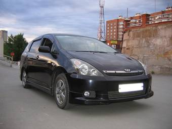 2003 Toyota Wish Photos