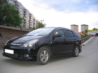 2003 Toyota Wish Pictures