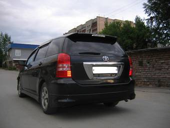2003 Toyota Wish Photos