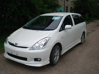 2003 Toyota Wish Images