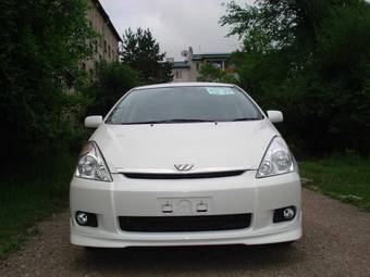 2003 Toyota Wish Pictures