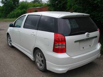 2003 Toyota Wish Pics