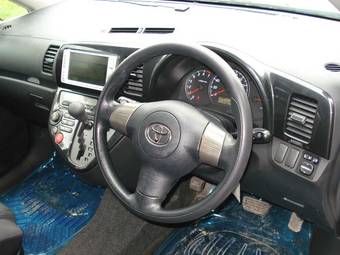 2003 Toyota Wish Pictures