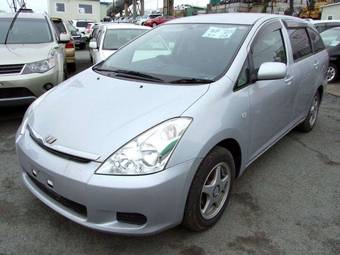 2003 Toyota Wish Photos