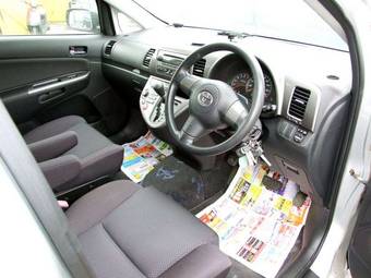 2003 Toyota Wish Wallpapers