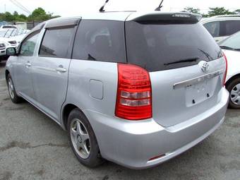 2003 Toyota Wish Images