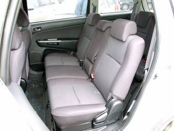 2003 Toyota Wish Pictures