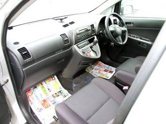 2003 Toyota Wish Pictures
