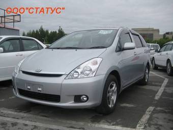 2003 Toyota Wish Photos