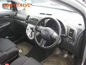 2003 Toyota Wish Pictures