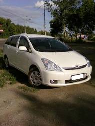 2003 Toyota Wish Photos