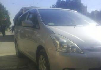2003 Toyota Wish Photos