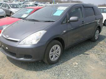 2003 Toyota Wish Pictures