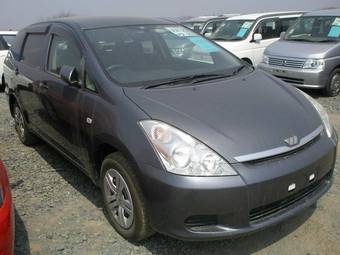 2003 Toyota Wish Pictures