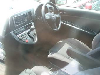 2003 Toyota Wish Photos