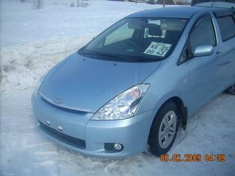 2003 Toyota Wish Photos