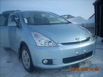 2003 Toyota Wish Pictures