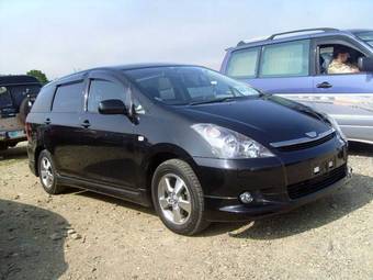 2003 Toyota Wish Photos