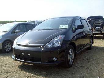 2003 Toyota Wish Photos
