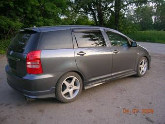 2003 Toyota Wish Pictures