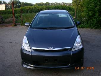 2003 Toyota Wish Photos