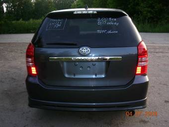 2003 Toyota Wish Photos