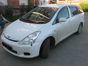 2003 Toyota Wish Pictures