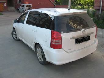 2003 Toyota Wish Photos
