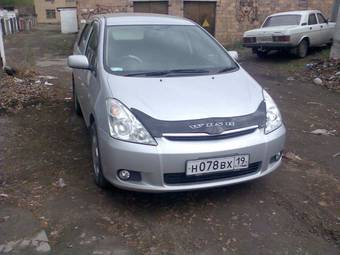 2003 Toyota Wish Pictures