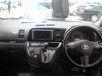 2003 Toyota Wish Images