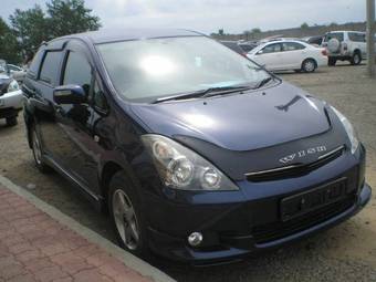 2003 Toyota Wish Photos