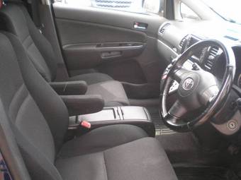2003 Toyota Wish Wallpapers