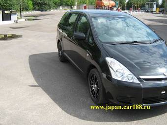 2003 Toyota Wish Photos