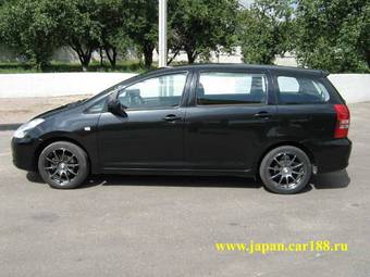 2003 Toyota Wish Photos