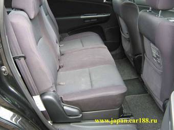 2003 Toyota Wish Pictures