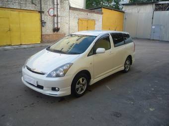 2003 Toyota Wish Pictures