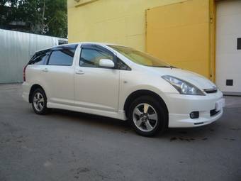 2003 Toyota Wish Photos