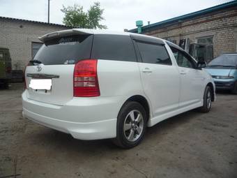 2003 Toyota Wish Images