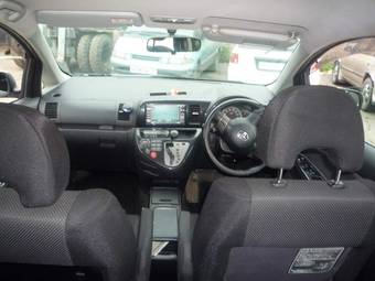 2003 Toyota Wish Pics