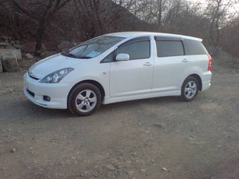 2003 Toyota Wish Images