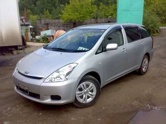 2003 Toyota Wish Photos