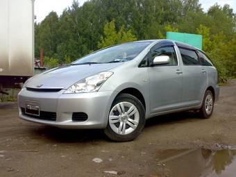 2003 Toyota Wish Photos
