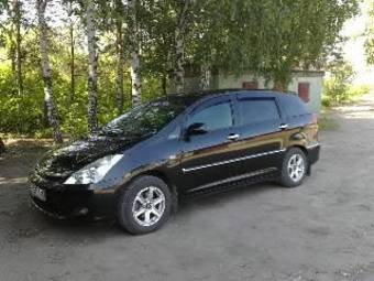 2003 Toyota Wish Photos