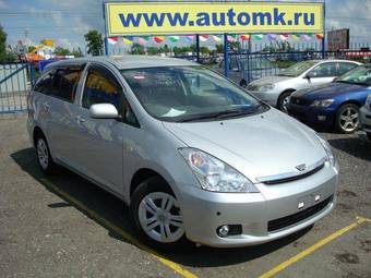 2003 Toyota Wish Pictures