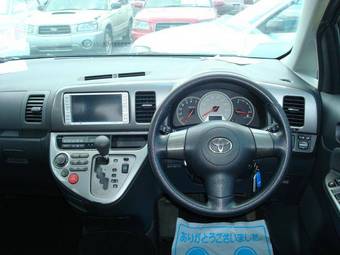2003 Toyota Wish Pics