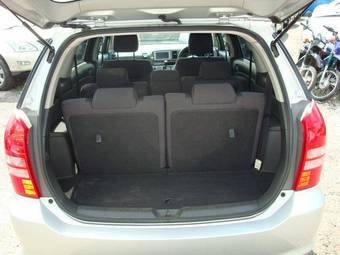 2003 Toyota Wish Pictures